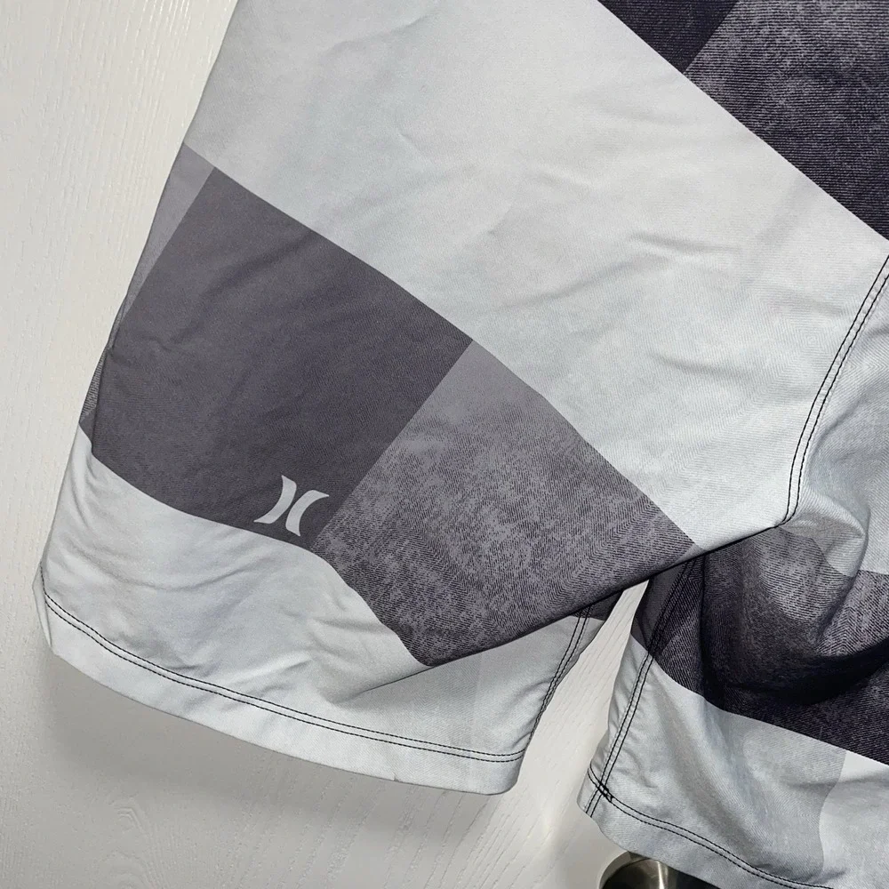 Hurley Phantom Board Shorts Size 32 White Black Plaid Pockets‎ Swim Trunks Beach